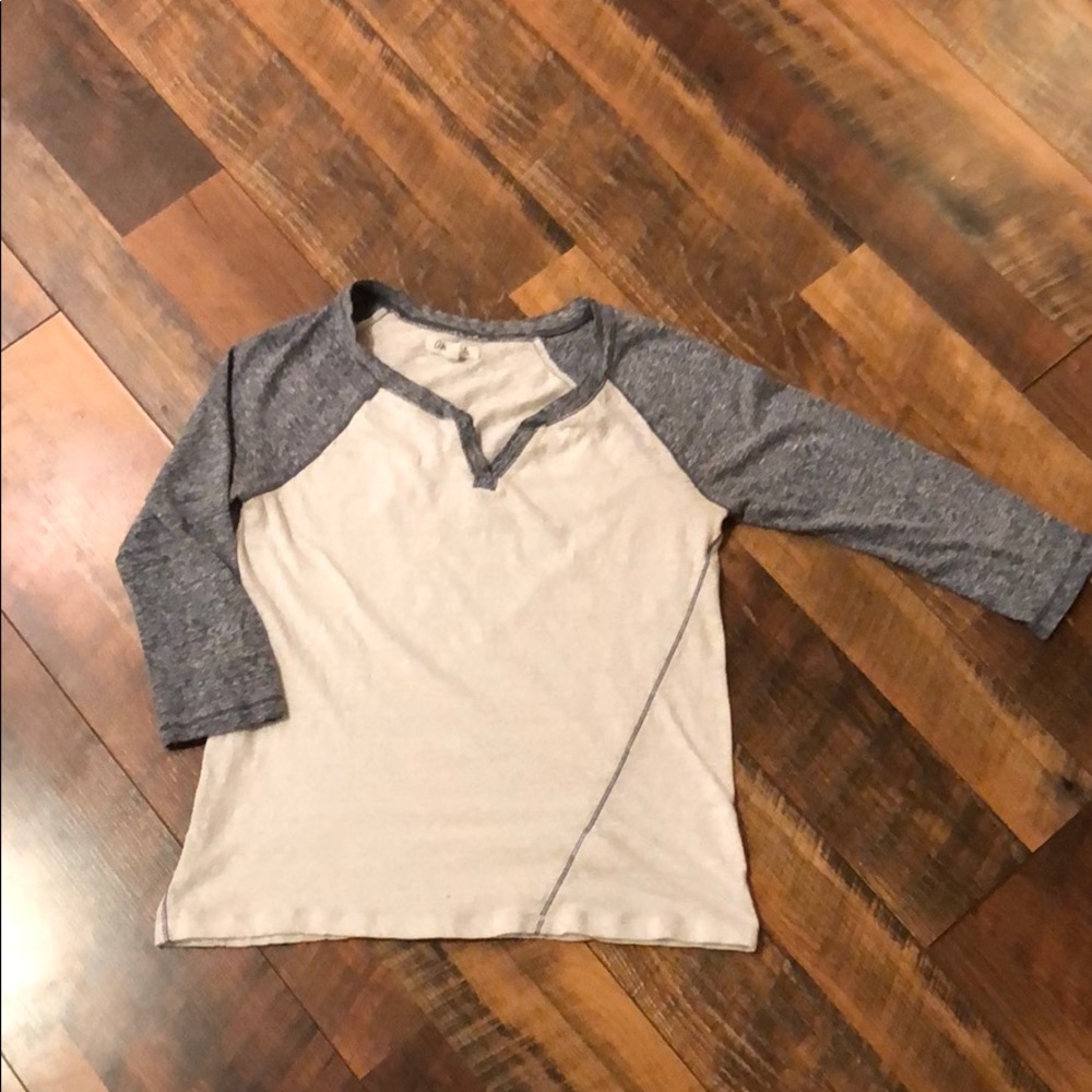 Women’s white/blue baseball tee
